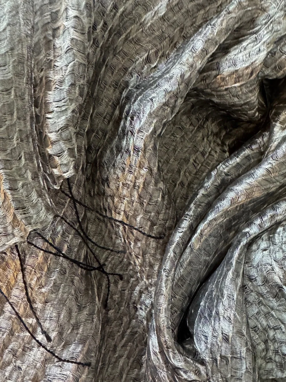 NWOT, ROOST, STUNNING ALCHEMY SCARF, LIGHTLY WOVEN PEWTER METALLIC W/FRINGE ENDS